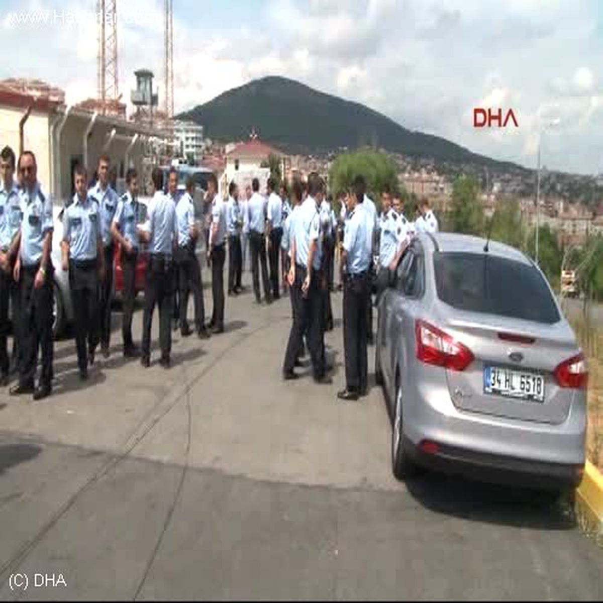 Cezaevi Nizamiyesinde Silahlı Mahkum Paniği