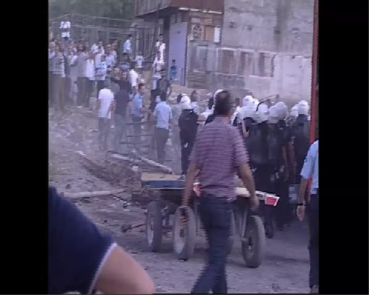 Çocuğa Cinsel İstismar İddiası Mahalleyi Sokağa Döktü