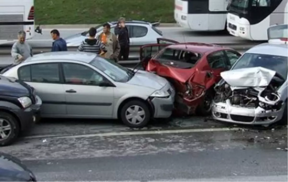 Ramazan Bayramı\'ndaki Trafik Kazaları: 42 Ölü, 273 Yaralı