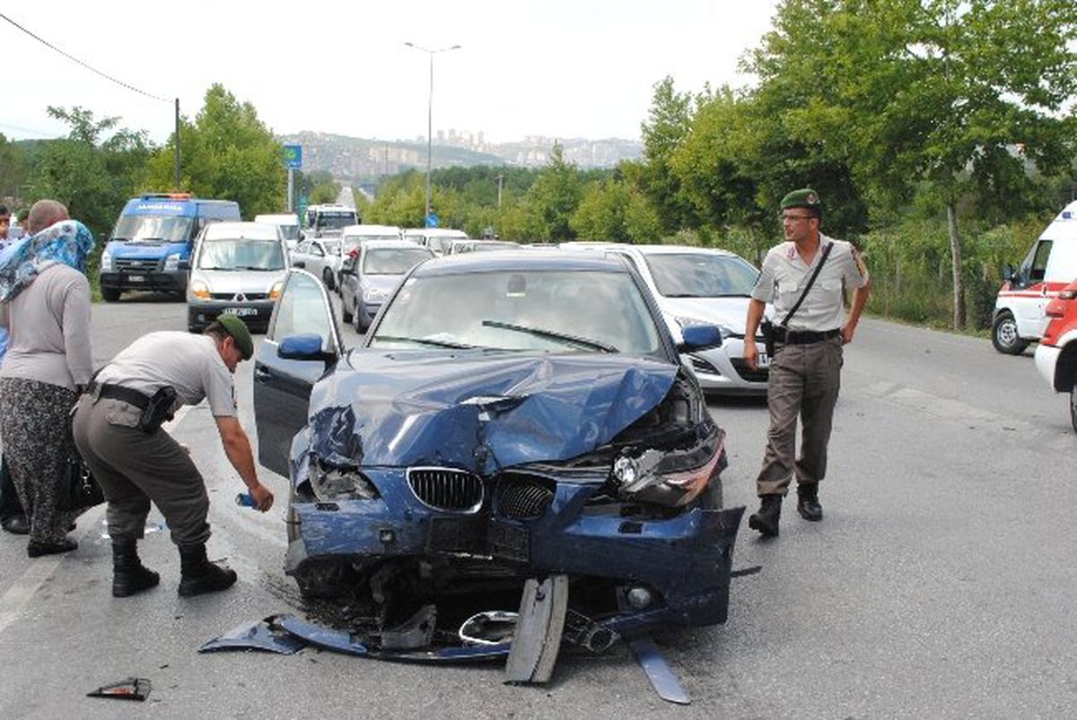 Kocaeli\'de Trafik Kazası: 5 Yaralı