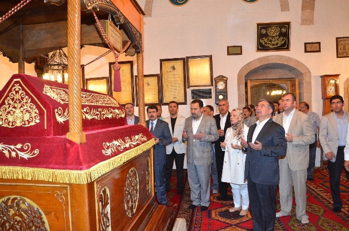 Milli Savunma Bakanı İsmet Yılmaz\'ın Darende Ziyareti