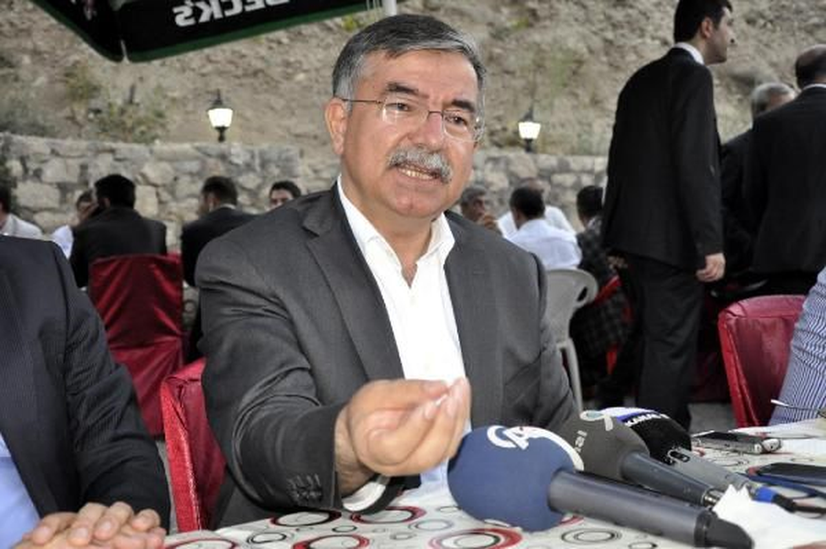 Milli Savunma Bakanı Yılmaz, Sivas\'ta