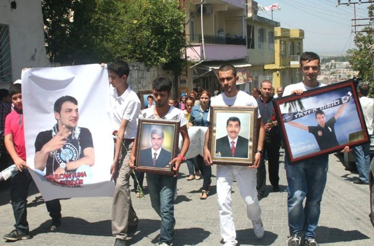 Reyhanlı\'daki Patlamada Ölenler Yakınları Tarafından Anıldı
