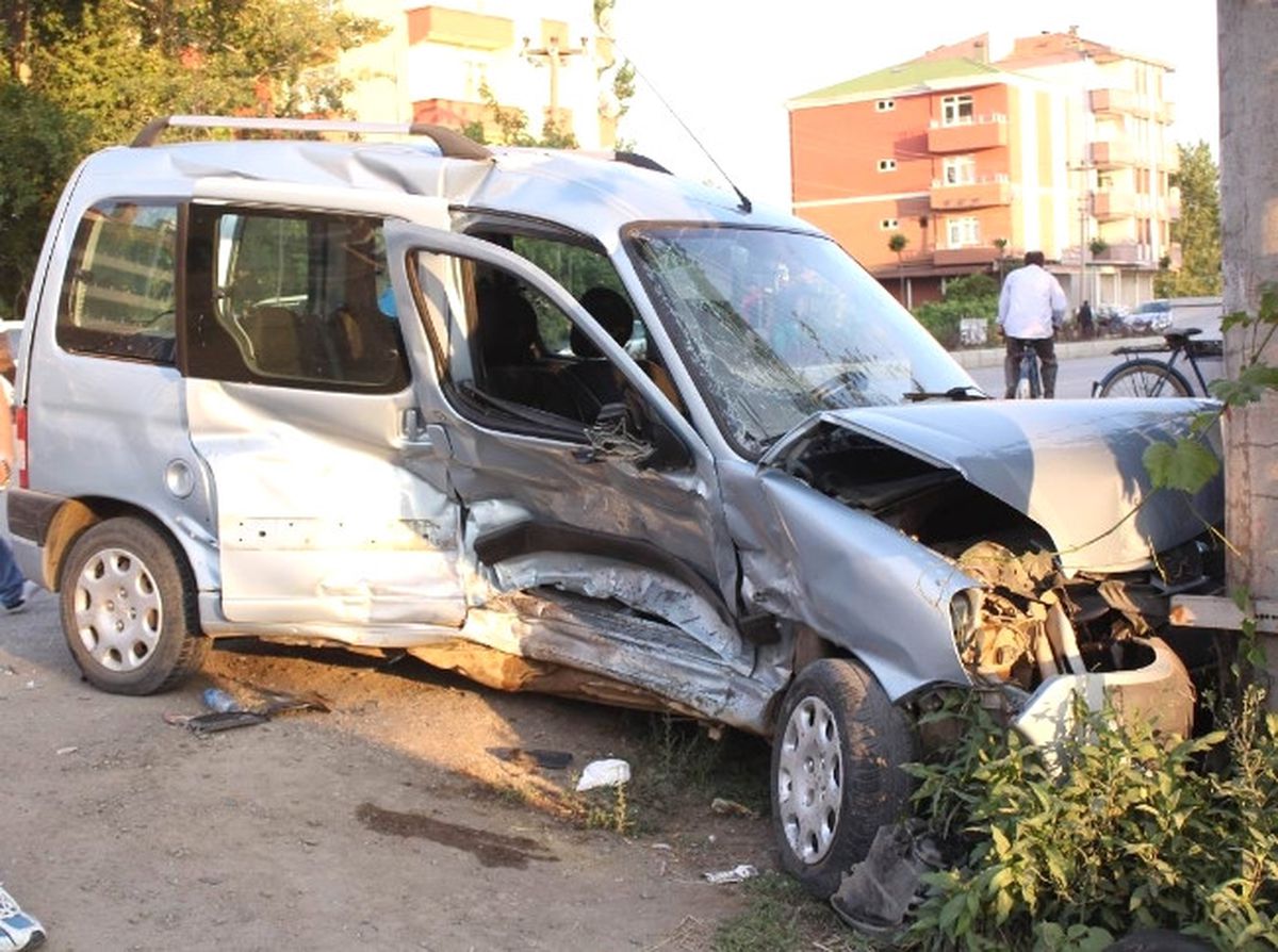 Samsun\'da Trafik Kazası: 5 Yaralı