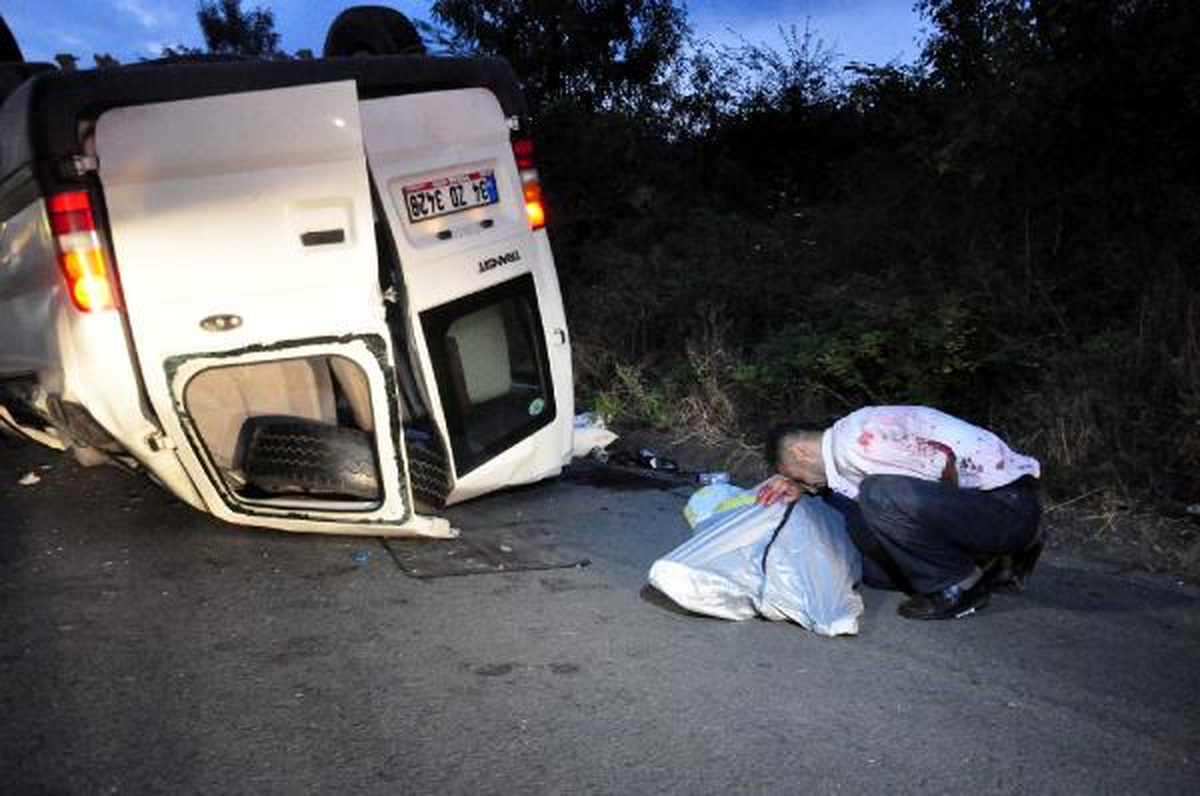 Tem Hendek Geçişinde Minibüs Takla Attı: 1 Ölü, 13 Yaralı