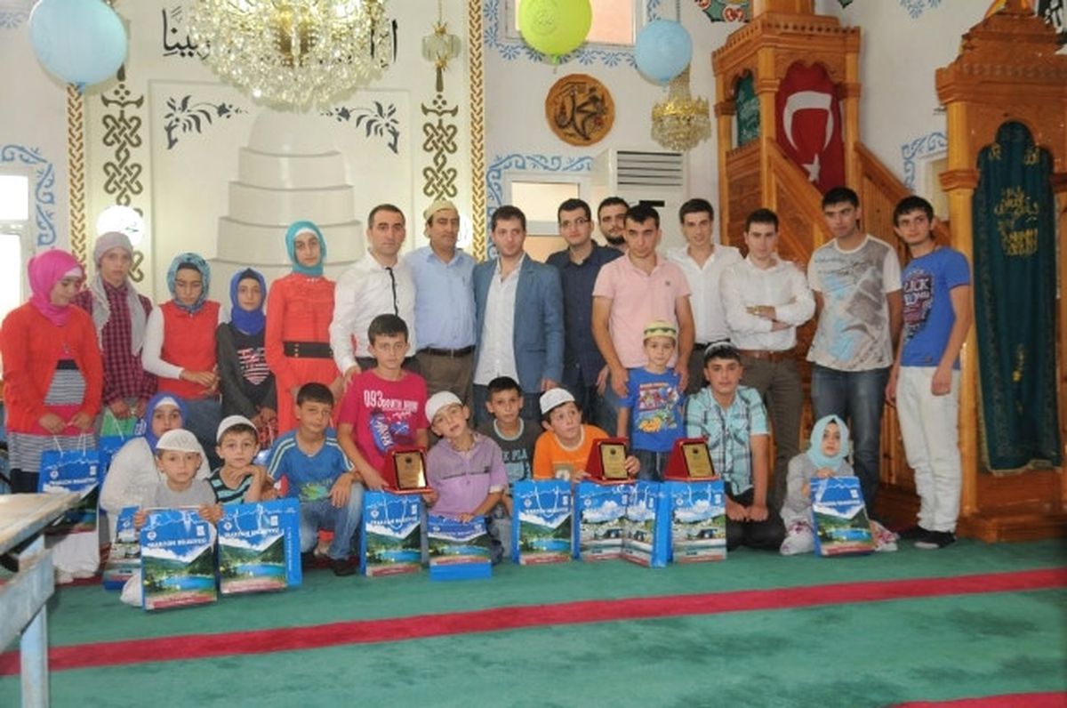 Trabzon Gençlik Meclisinden Kuran Kursu Öğrencilerine Hediye