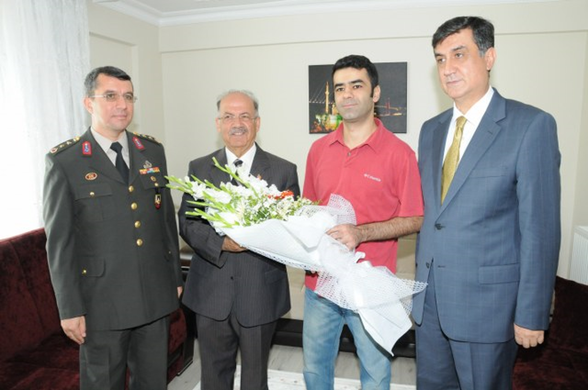 Vali Kolat\'tan Emniyet Amirine Ziyaret