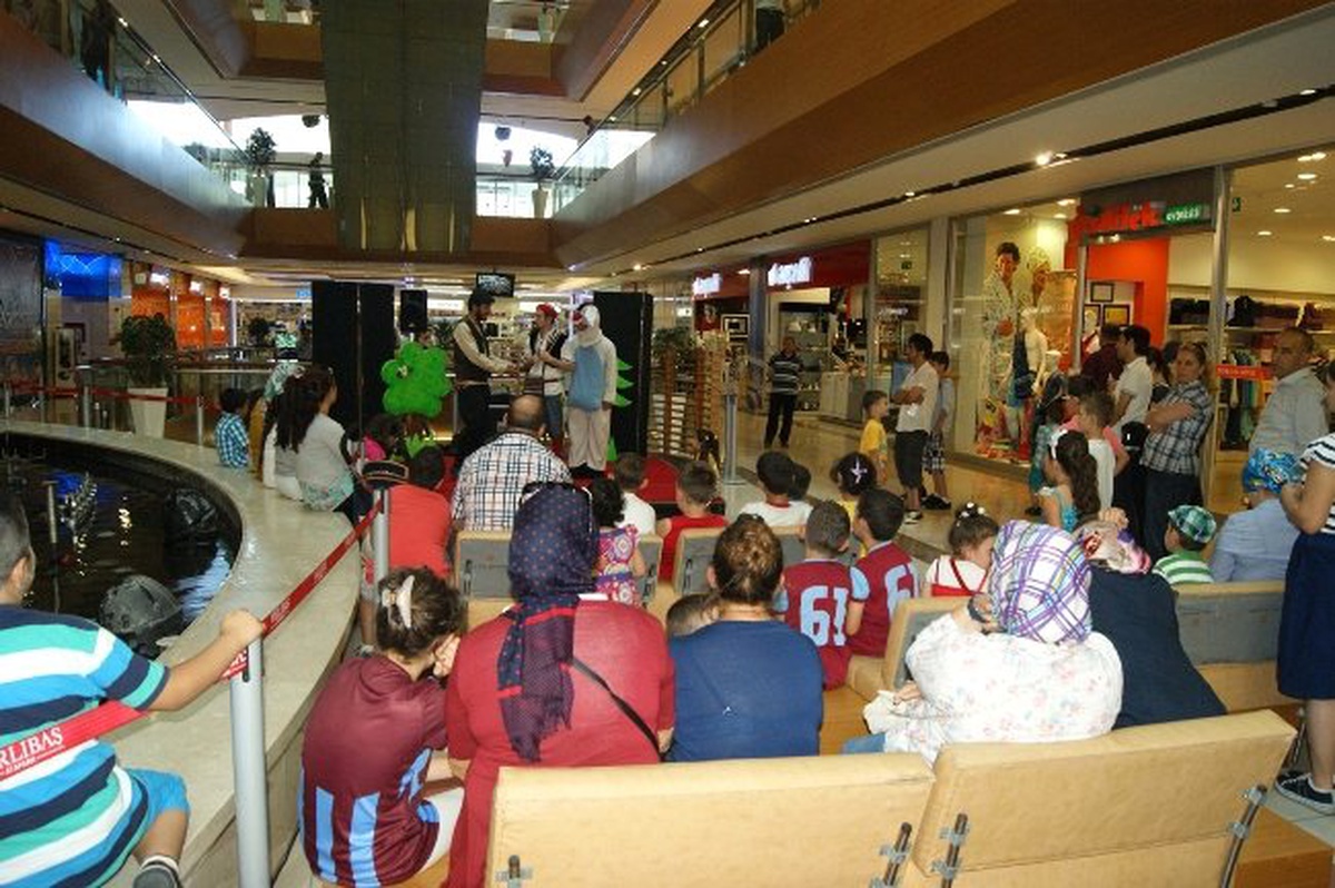 Varlıbaş Avm Bayramda Ziyaretçi Akınına Uğradı