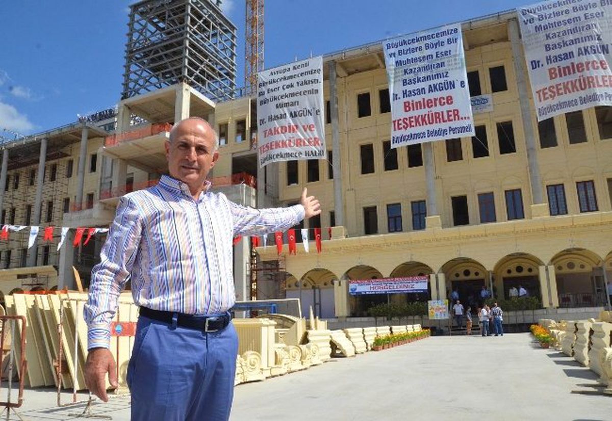 30 Yıllık Başkan Yeni Belediye Binasını Kendi Tasarladı