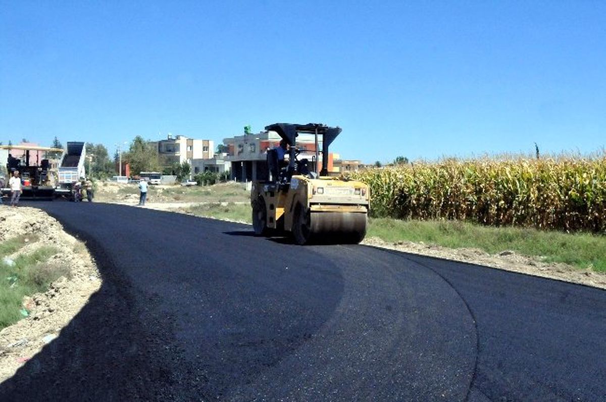Mersin Akdeniz\'de Sokaklar Asfaltlanıyor