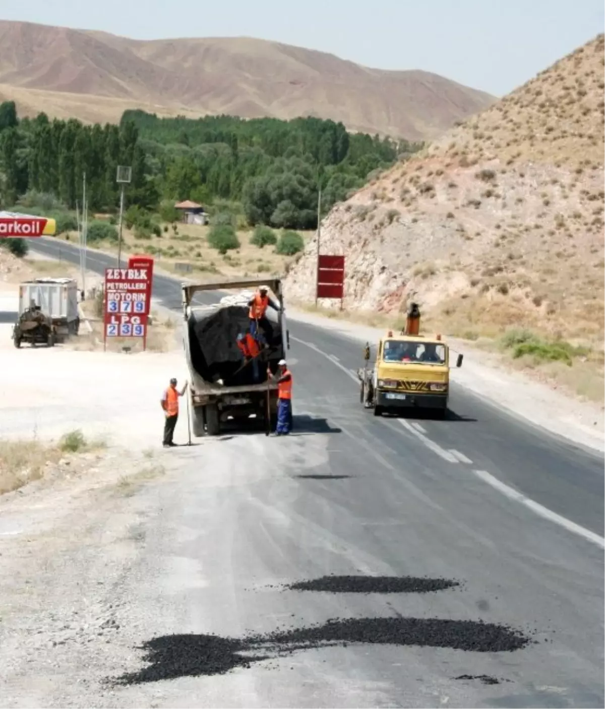 Aksaray\'da İlçe ve Köy Yolları Bakıma Alındı