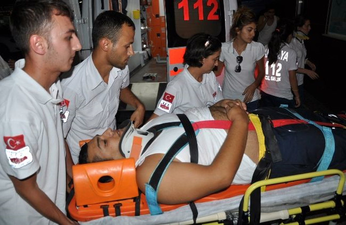 Ambulans 50 Metreden Uçuruma Yuvarlandı