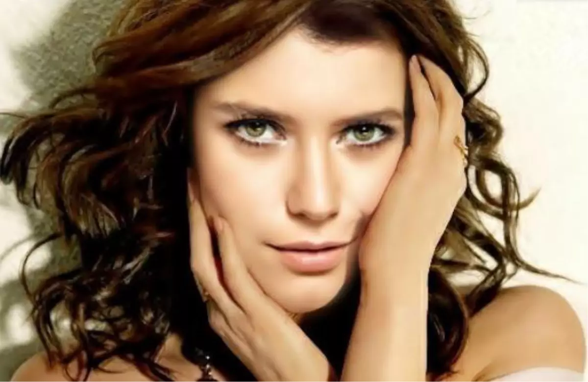 Beren Saat\'in Ağabeyi Dünya Evine Girdi