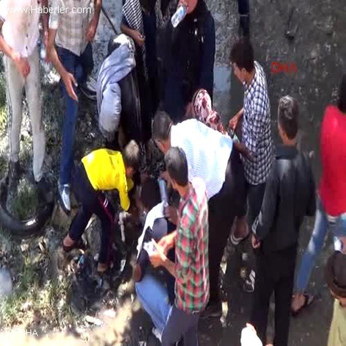 Bombardımandan Kaçan 3 Bin Suriyeli Akçakale\'ye Geçiş Yaptı