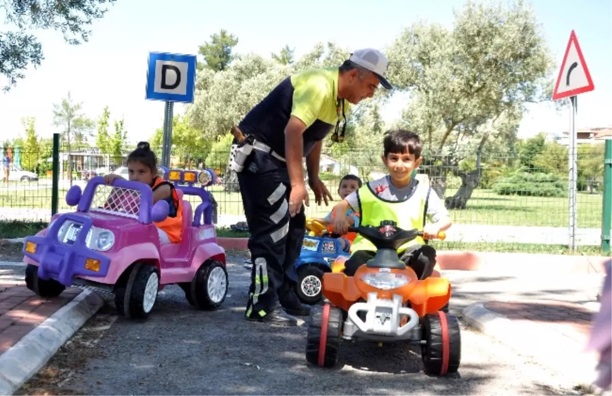 İzmir\'de Çoculara Trafik Eğitimi