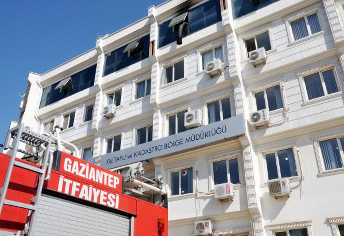 Gaziantep\'te Tapu Müdürlüğü\'nde Yangın