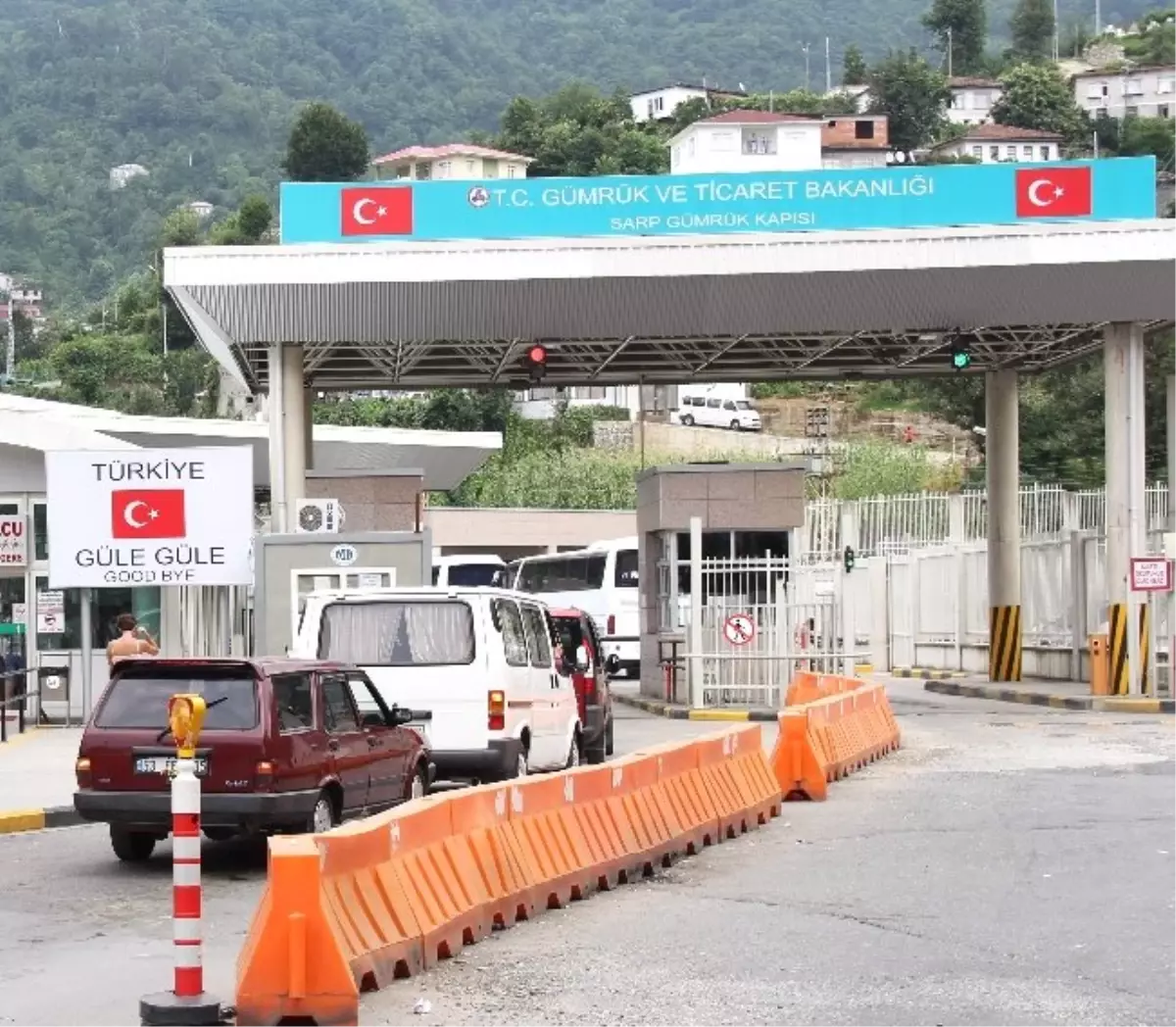 Gürcistan, Türk Tırlarının Geçişine Sınırlama Getirdi