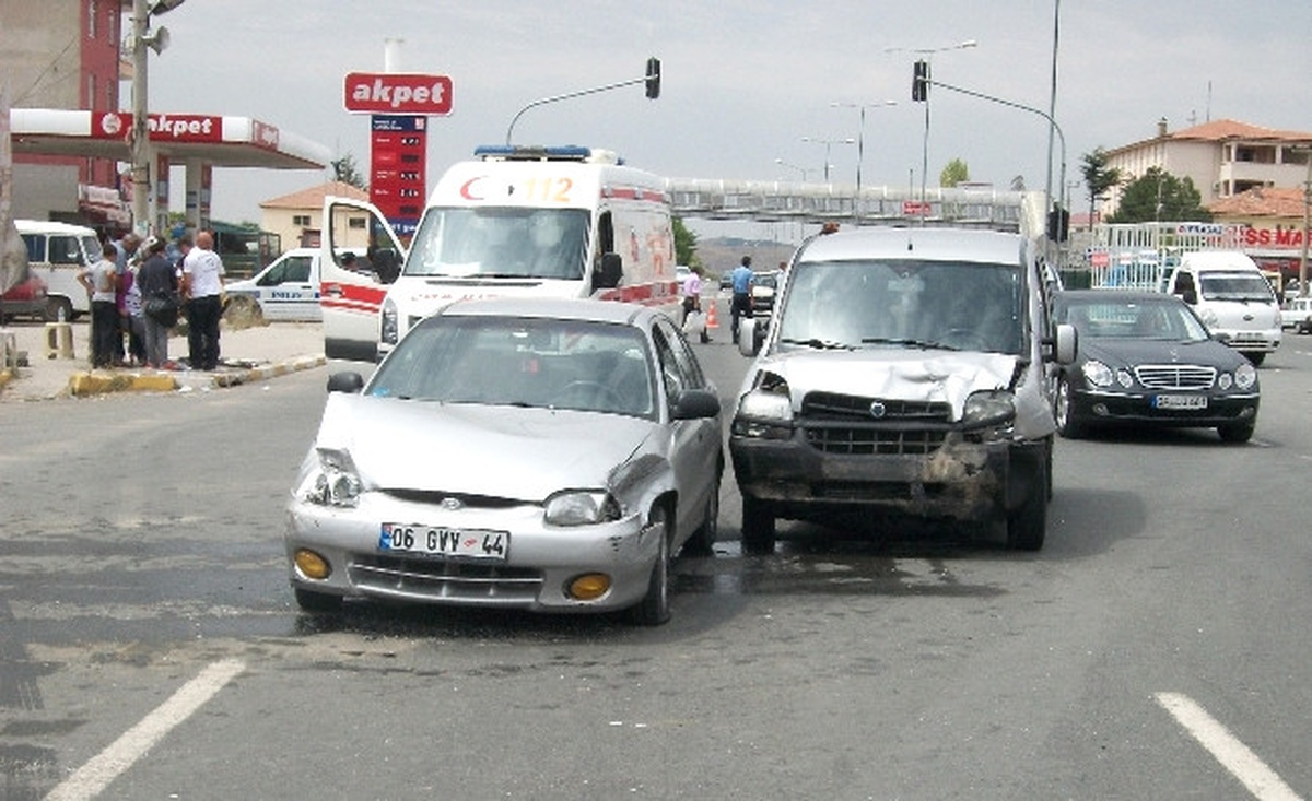 Kırıkkale\'de Zincirleme Trafik Kazası: 5 Yaralı