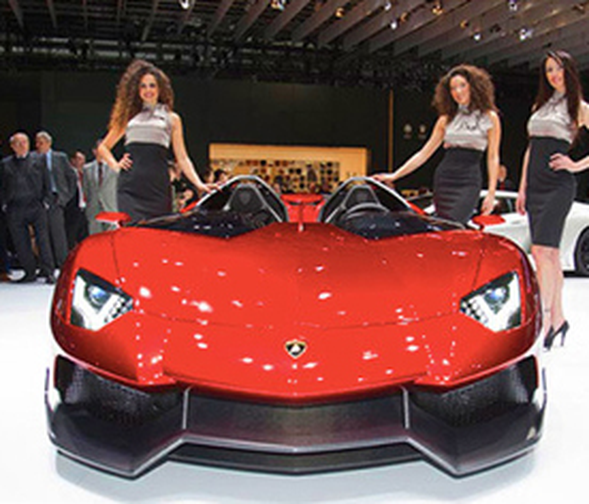 Laborghini\'nin Yeni Canavarı Aventador J