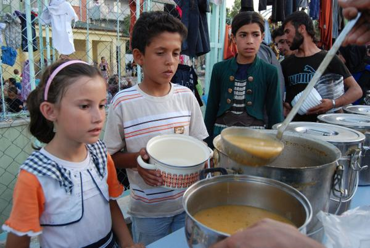 Müftülük\'ten Suriyeliler\'e Çorba İkramı