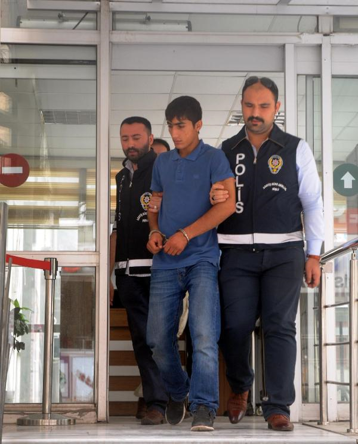 Nişantaşı\'nda 10 Evi Soyan Hırsızlar Yakalandı