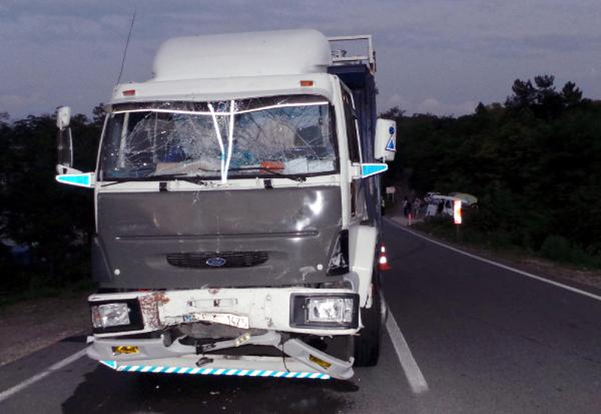 Ordu\'da Kamyonla Fındık İşçilerini Taşıyan Minibüs Çarpıştı: 1 Ölü, 9 Yaralı