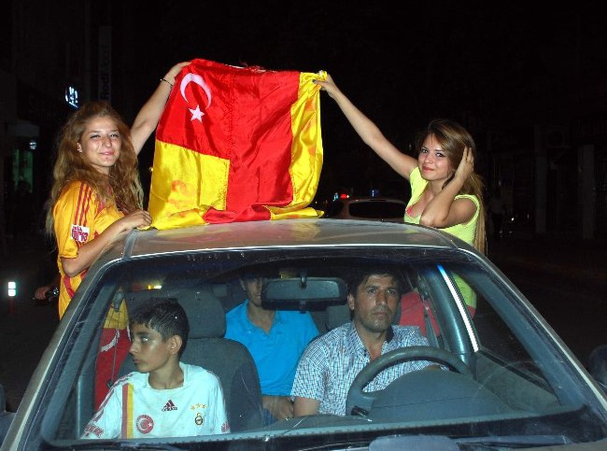 Süper Kupa Maçı Sonrası Adıyaman\'da, Kutlama