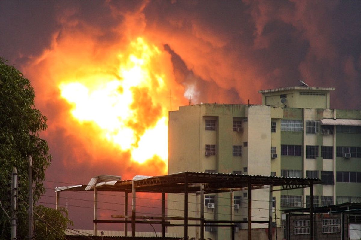 Venezuela\'daki Petrol Rafinerisinde Çıkan Yangın Söndürüldü