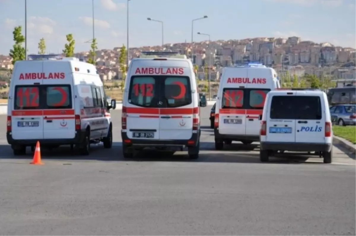 Yardıma Giden Doktoru Bıçakla Kovaladı