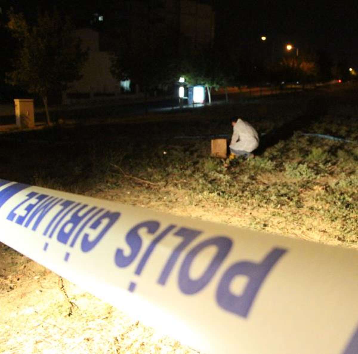 13 Yaşındaki Kız Cadde Ortasında Bıçaklandı