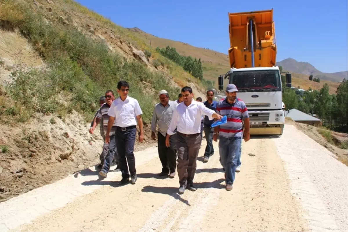 2013 Yılı Köy Yolu Asfalt Kaplama Çalışmaları Devam Ediyor