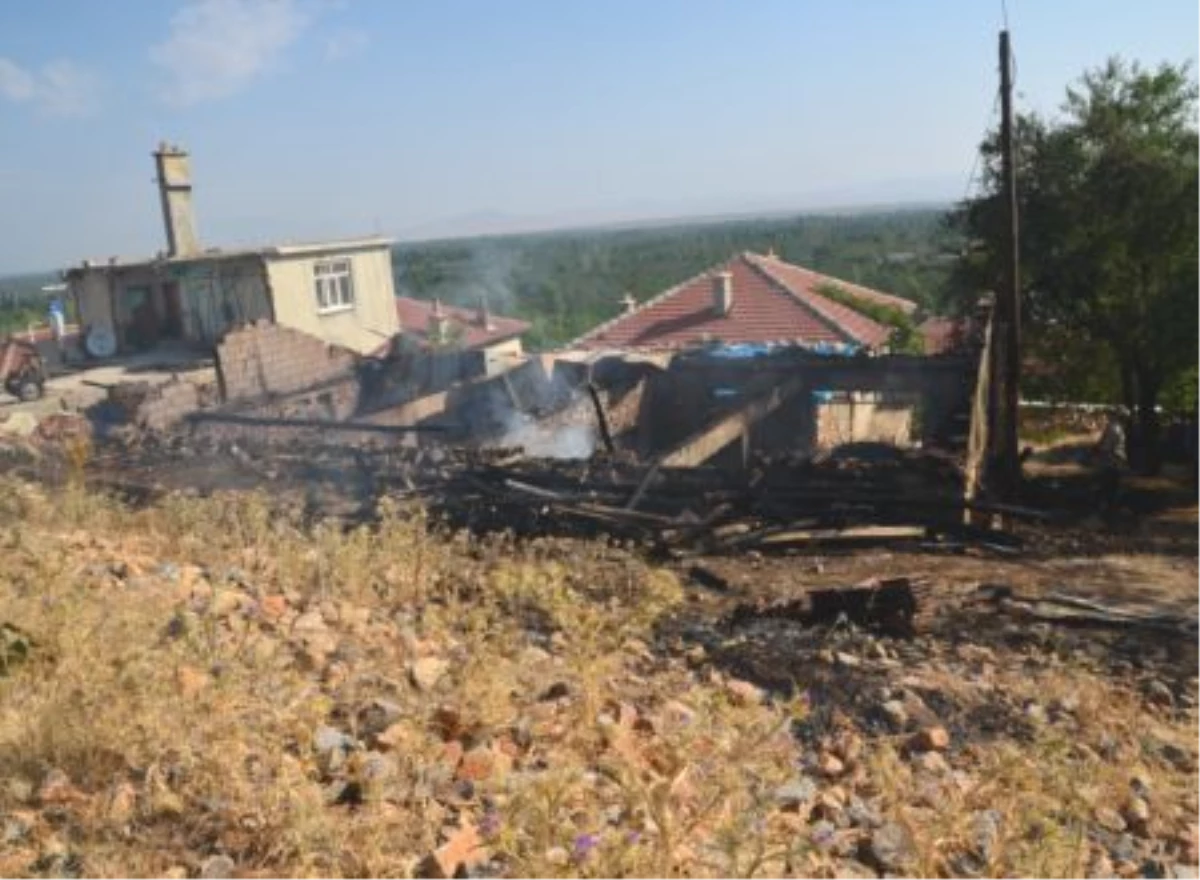 Akşehir\'de Samanlık Yangını Korkuttu