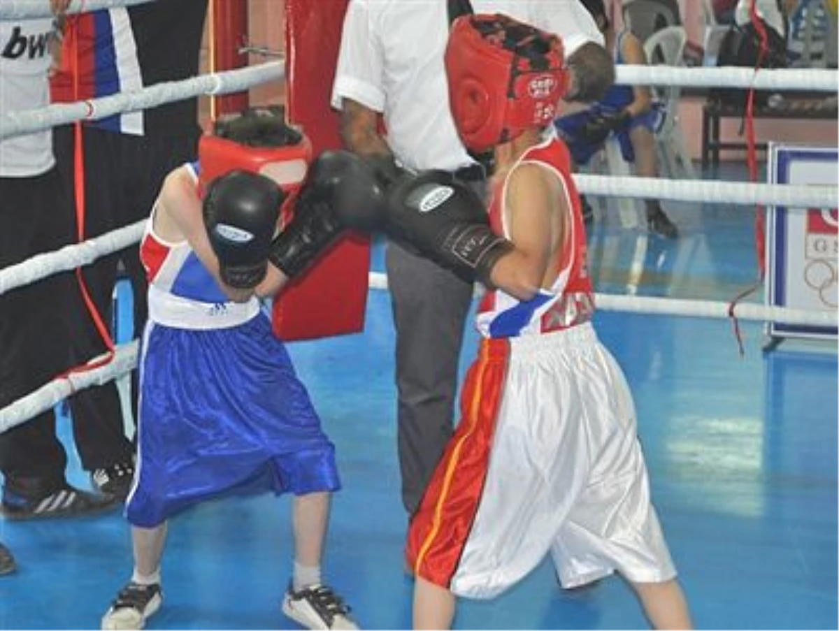 Alt Minikler Türkiye Ferdi Boks Şampiyonası Başladı