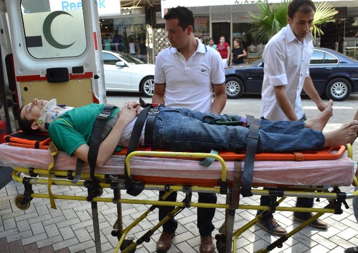 Asansör Boşluğuna Düşen Genç Yaralandı