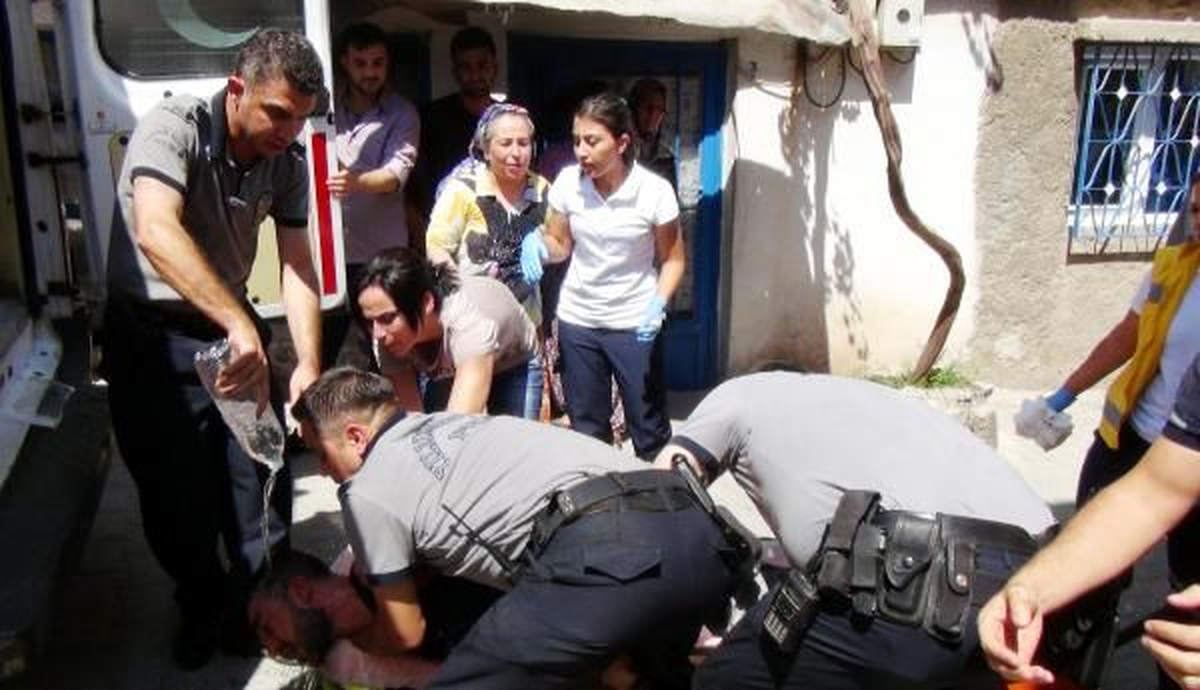 Cam ile Kendisini Kesen Şahsı Polis Kurtardı