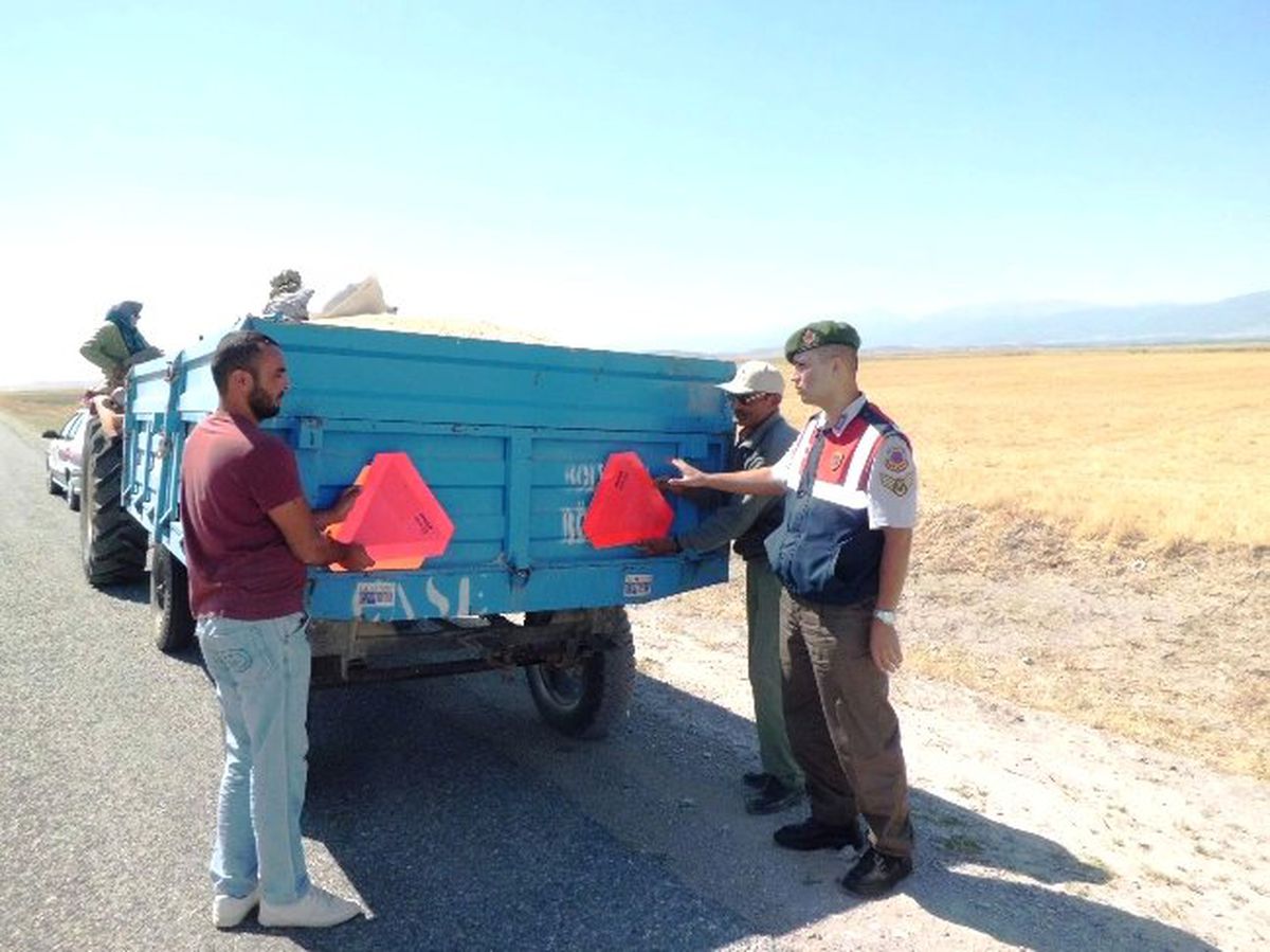 Çay\'da Çiftçilere Jandarmadan Trafik Eğitimi