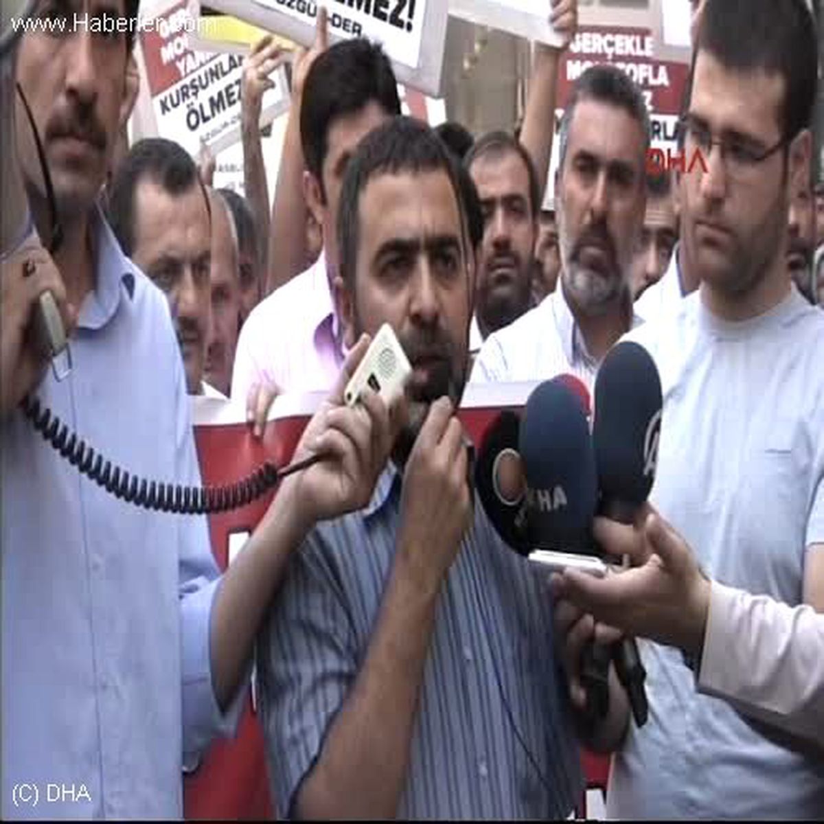 Der\'den Saldırılara Karşı Kitlesel Basın Açıklaması
