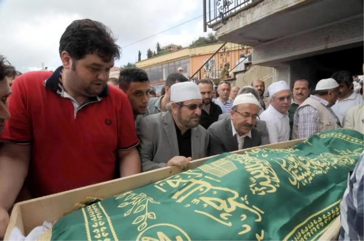 Fethiye\'deki Deniz Kazasında Ölen Haydar Baş\'ın Yeğeni, Trabzon\'da Toprağa Verildi