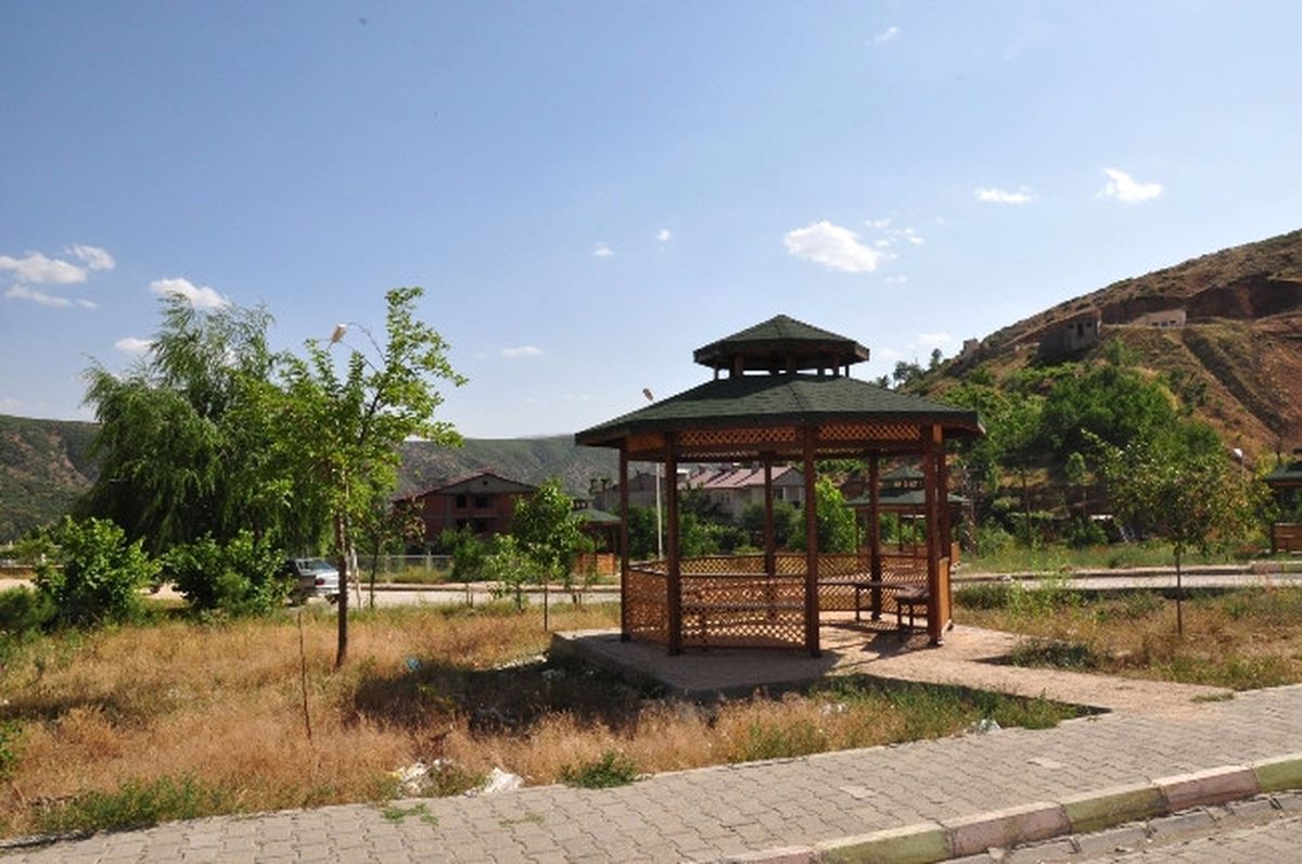 Hizan Devlet Hastanesi\'nin Çevre Düzenlenmesi Tamamlandı