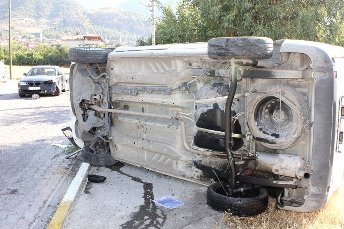 Honaz\'da Trafik Kazası: 2 Yaralı