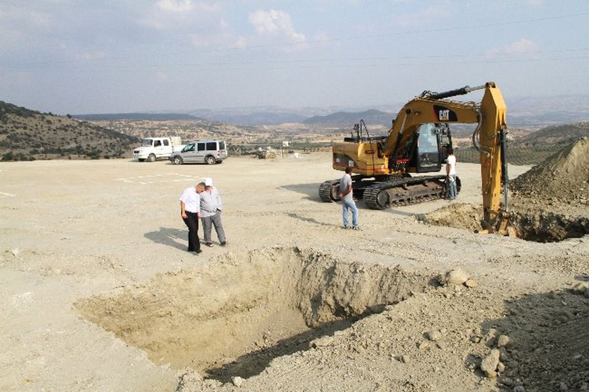 Manisa\'da Zeytinyağı Fabrikası İçin Kazma Vuruldu