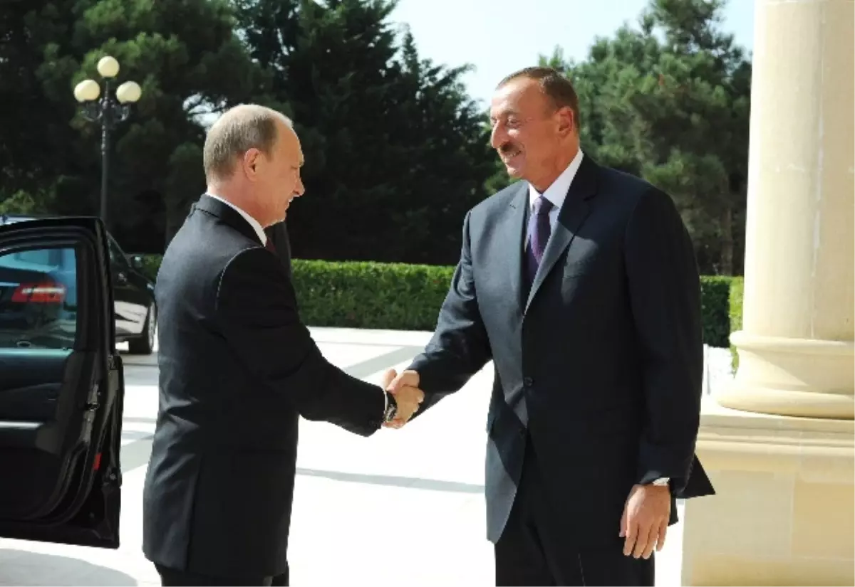 Putin, Azeri Mevkidaşı Aliyev ile Görüştü