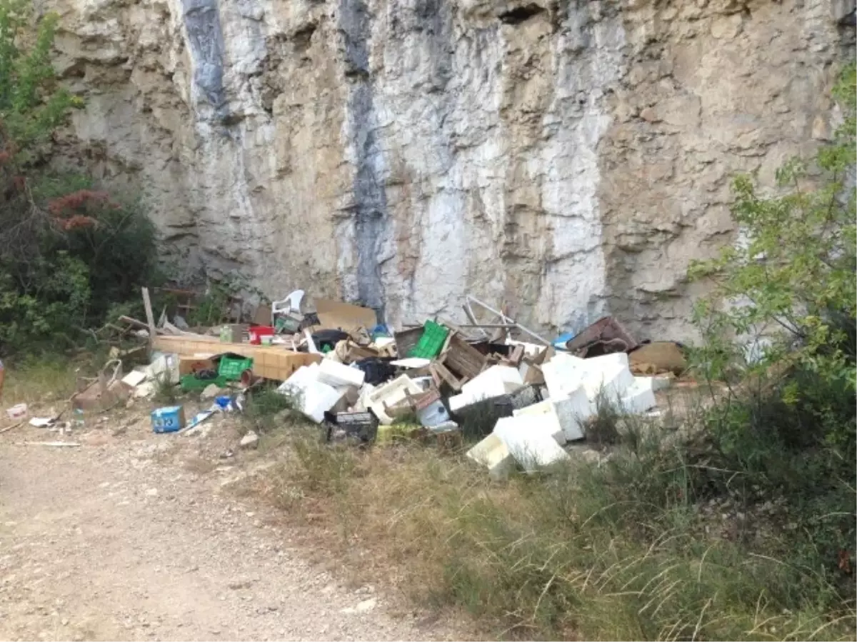 Safranbolu\'da Turistlerden Kanyonda Çöp Tepkisi