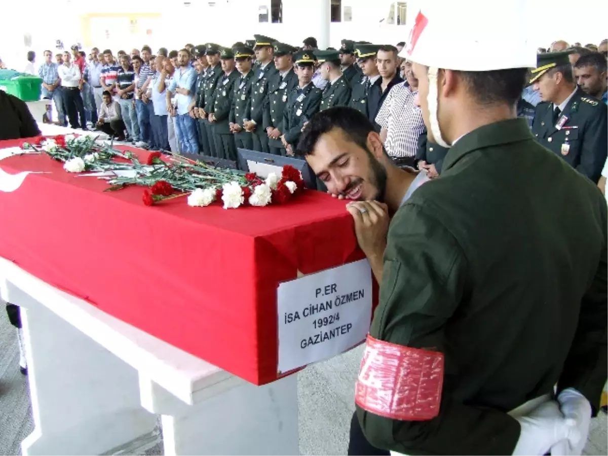 Vatani Görevini Yaparken Hayatını Kaybeden Asker Toprağa Verildi