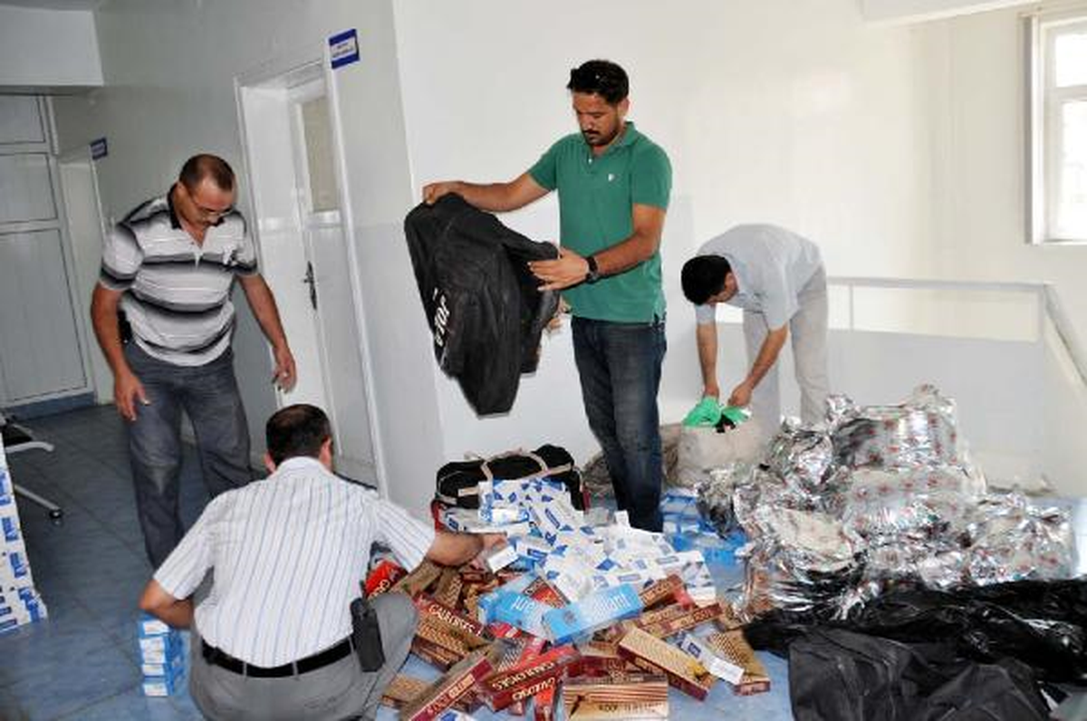 Yolcu Minibüsündeki Kaçak Çay ve Sigaraya 4 Gözaltı