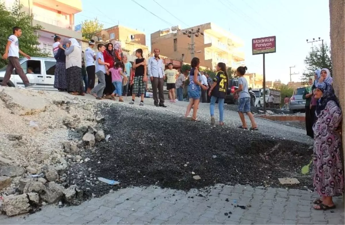 Mardin\'de Bitmeyen Yol Trafiğe Kapatıldı