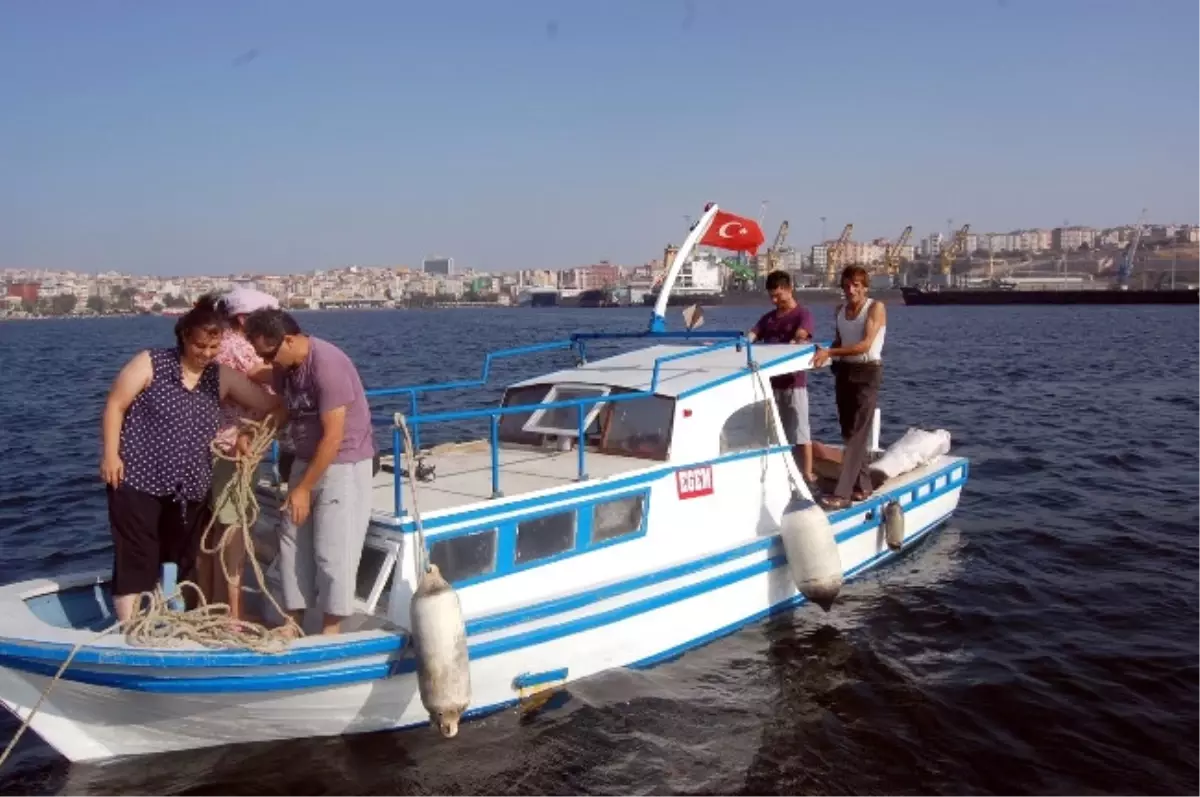 Denize Düşen Şapka Nedeniyle Tekne Batıyordu