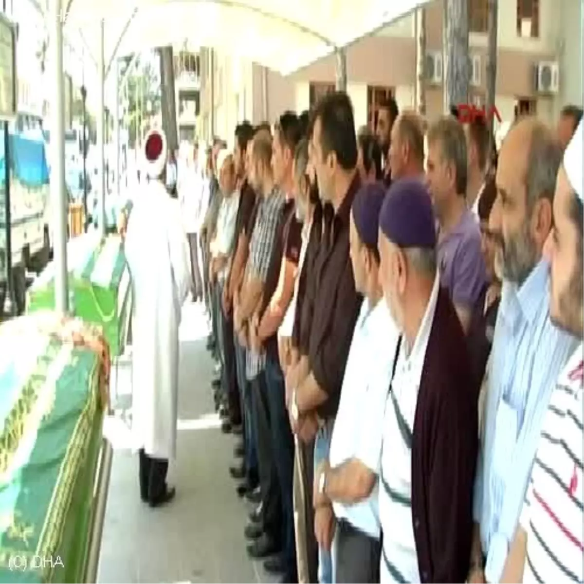 Erzincan Dövülerek Öldürülen Kadın Toprağa Verildi