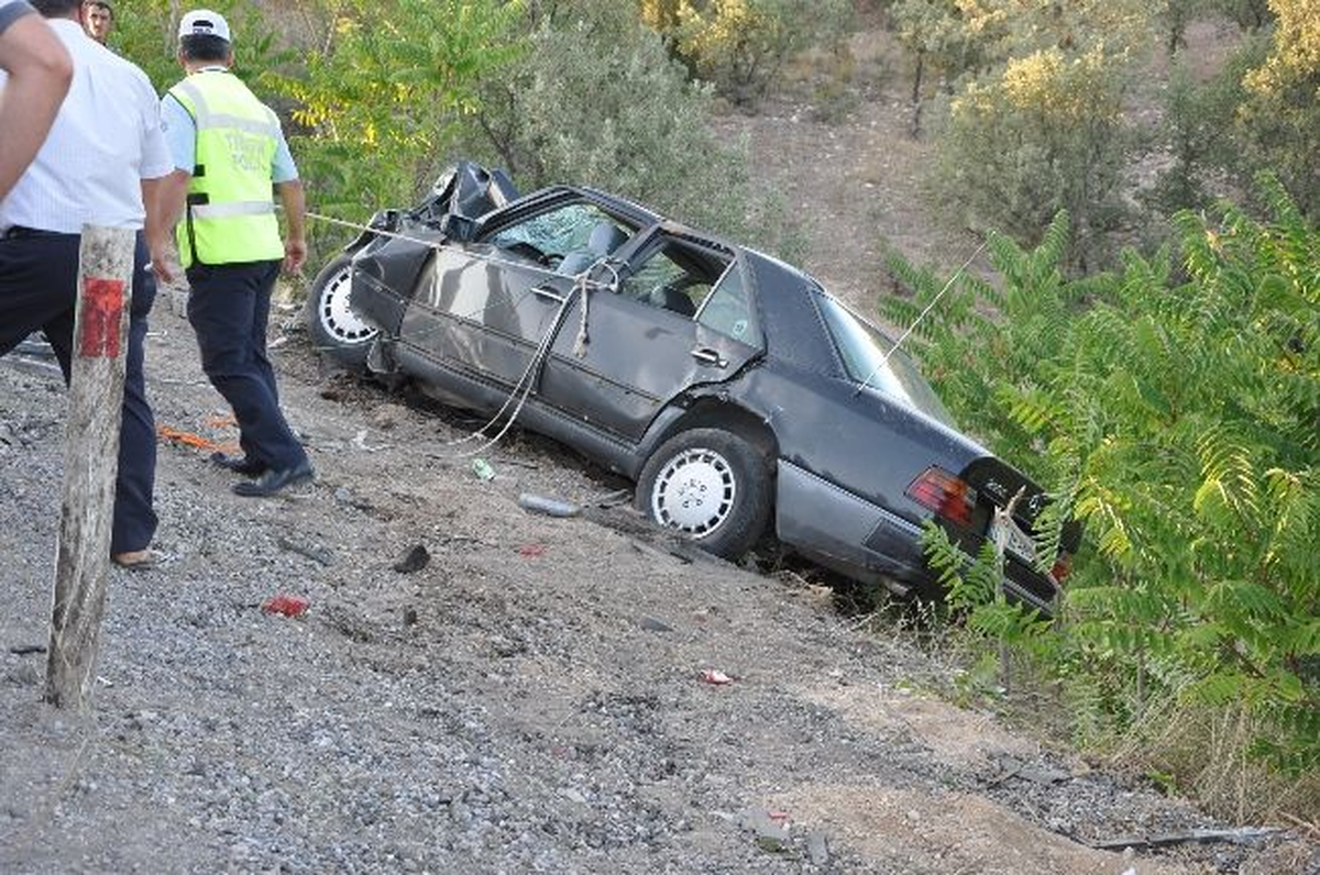 Gediz\'de Trafik Kazası: 2 Ölü, 2 Yaralandı