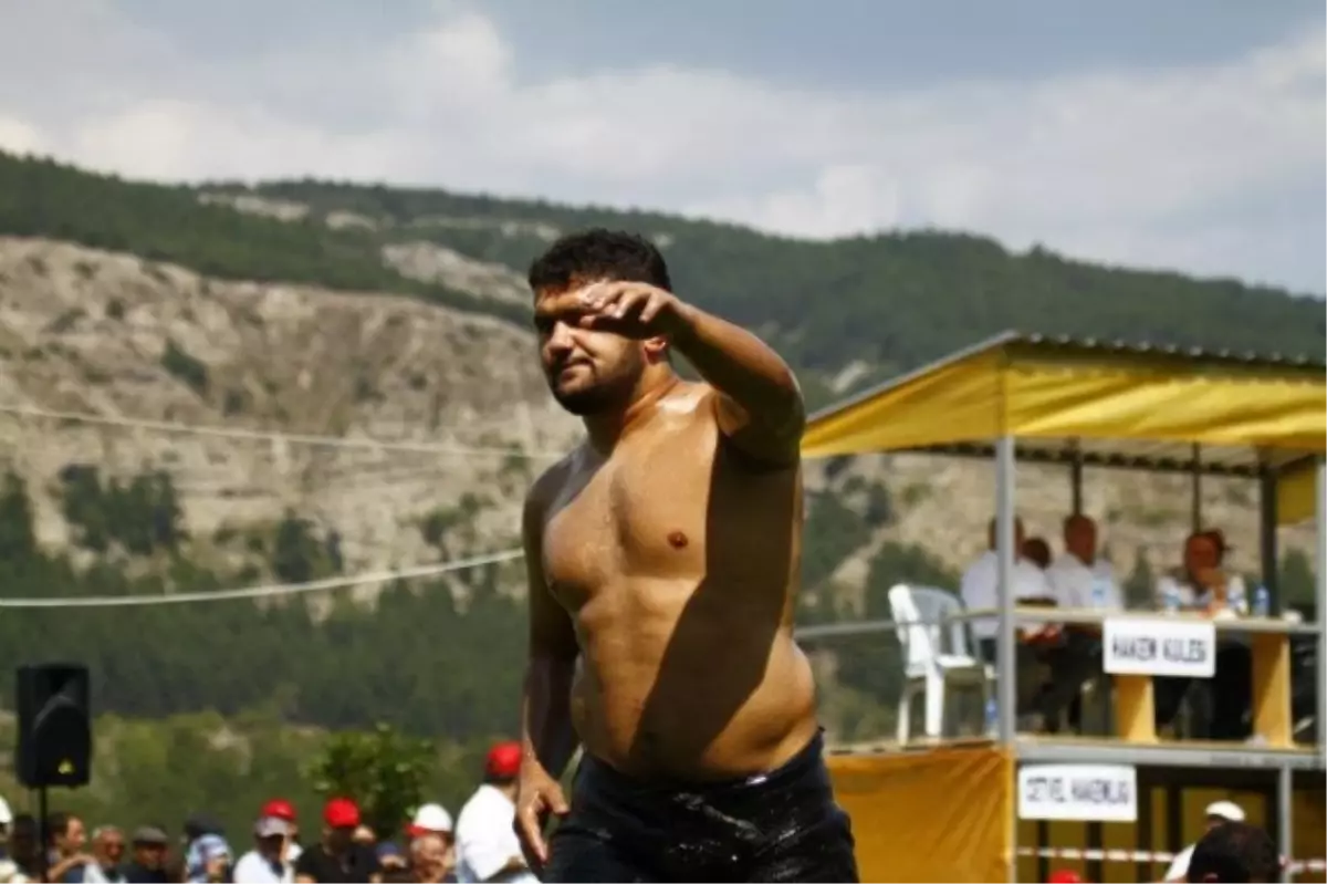 İbrahim Keser Yayla Şenlikleri\'nde Başpehlivan Oldu